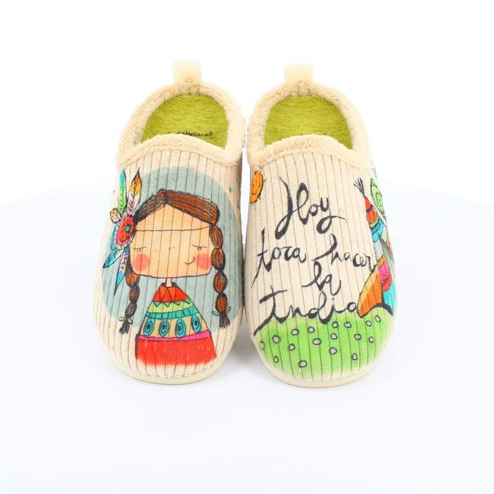 Zapatillas de estar por casa de mujer con ilustración made by carol "Hoy toca hacer la india" mensaje orignal