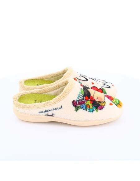 Comprar zapatillas de estar por casa Zapatillas de casa para mujer en color beige con mensaje "Vive la vida"
