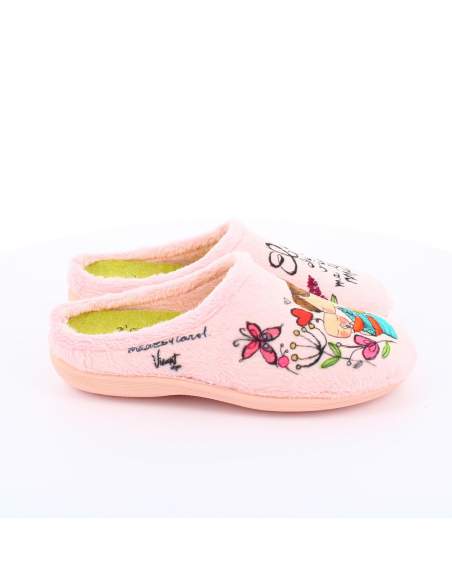 Vista lateral de zapatillas de estar por casa para señora en color rosa con suela antideslizante