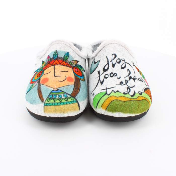 Comprar Zapatillas de estar por casa de fieltro con ilustración "Hoy toca hacer el indio" para hombre en color gris