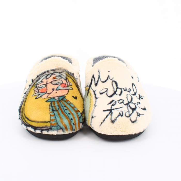zapatillas de estar por casas para abuelos con ilustración original en color beige