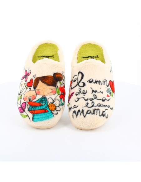Zapatillas de estar por casa fabricadas en españacon mensajes para mujer "El amor de mi vida me llama mama"