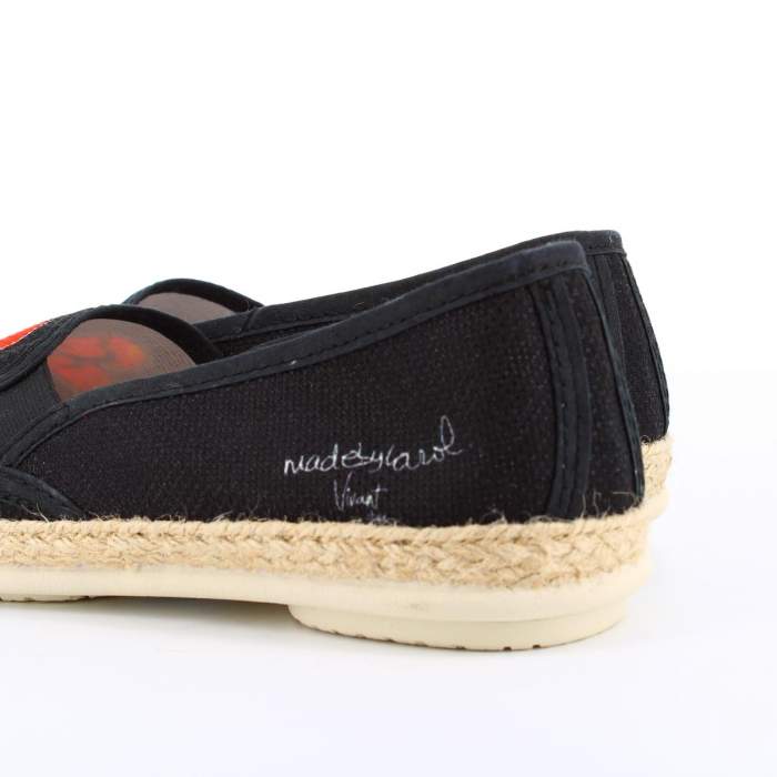 Zapatillas clásicas de camping negras diseñadas por madebycarol