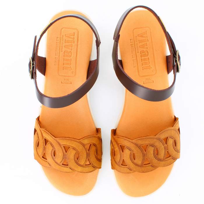 Vista superior de zapatillas de estar por casa de piel color cuero