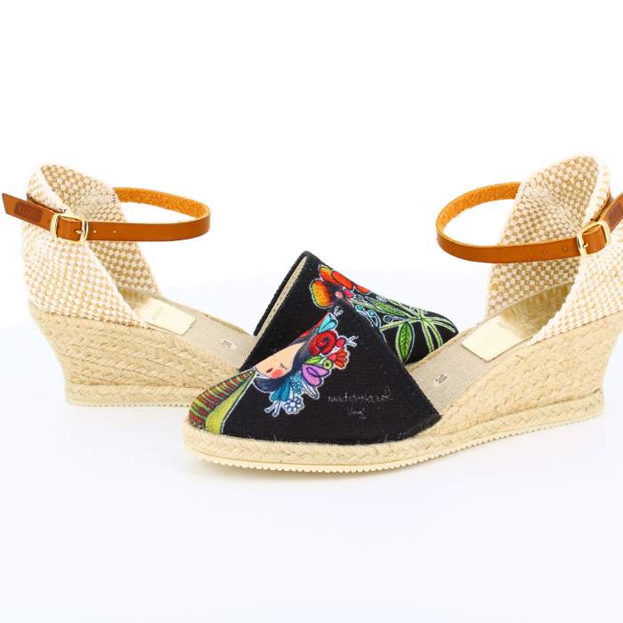 Comprar Sandalias de yute para Mujer con cuña de esparto con diseño ilustración FLORES en tejido color negro