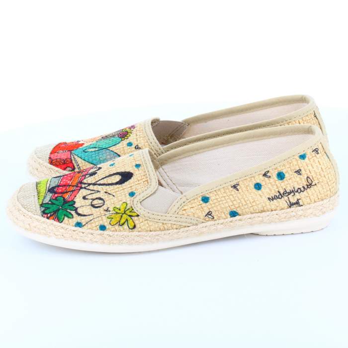 Zapatillas de esparto natural color beige de la marca vivant