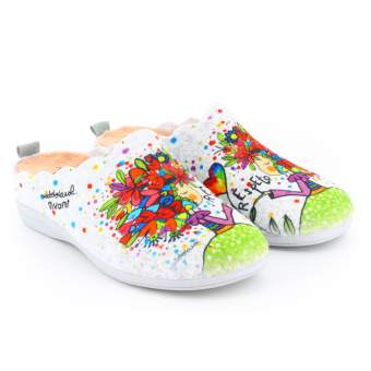 Zapatillas de estar por casa con ilustracion de MadebyCarol y la palabra "respeto" 2