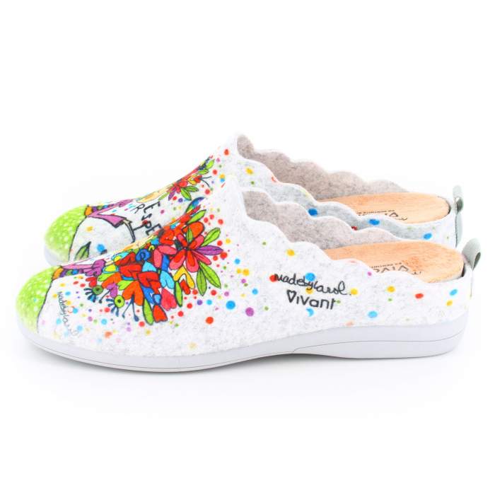 lateral de las zapatillas de estar por casa