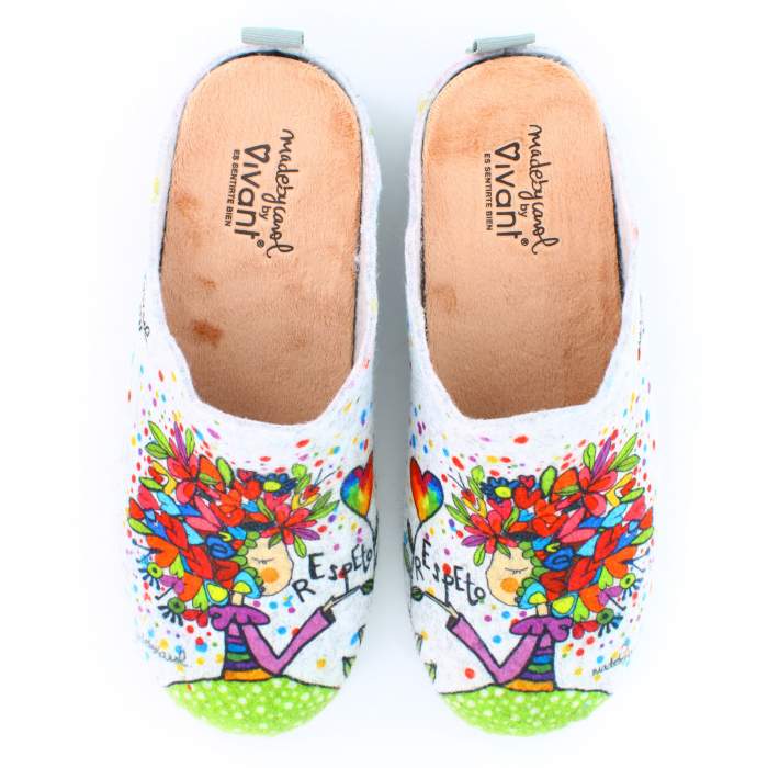 vista superior de las zapatillas vivant para estar por casa