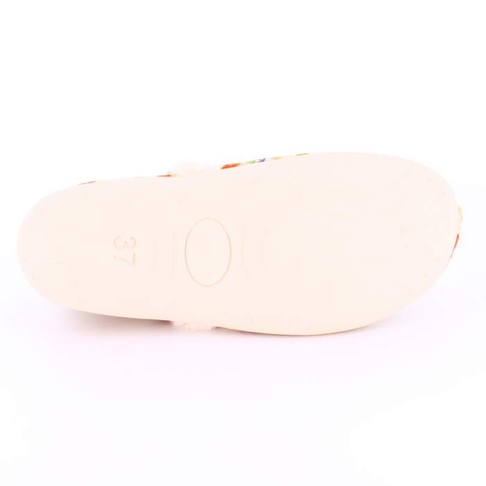 Suela de las zapatillas de estar por casa con corazones