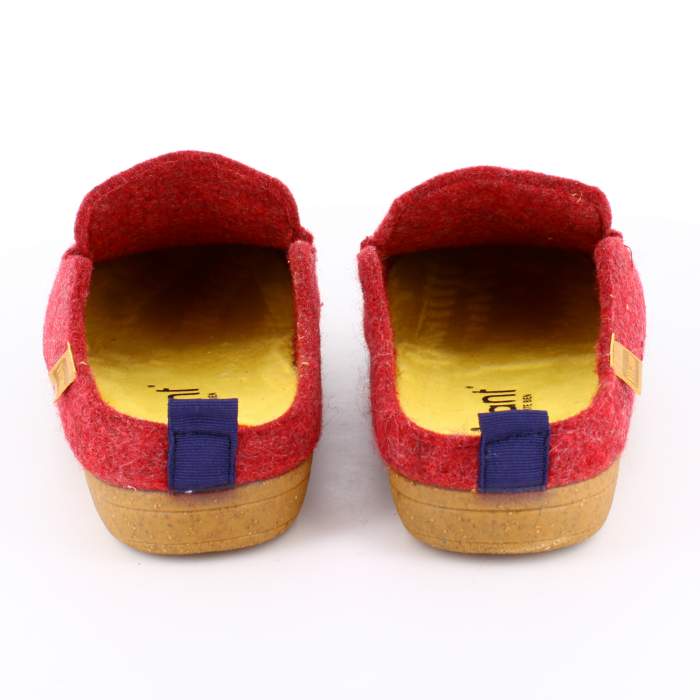 vista trasera de zapatillas de estar por casa para hombre en color rojo burdeos