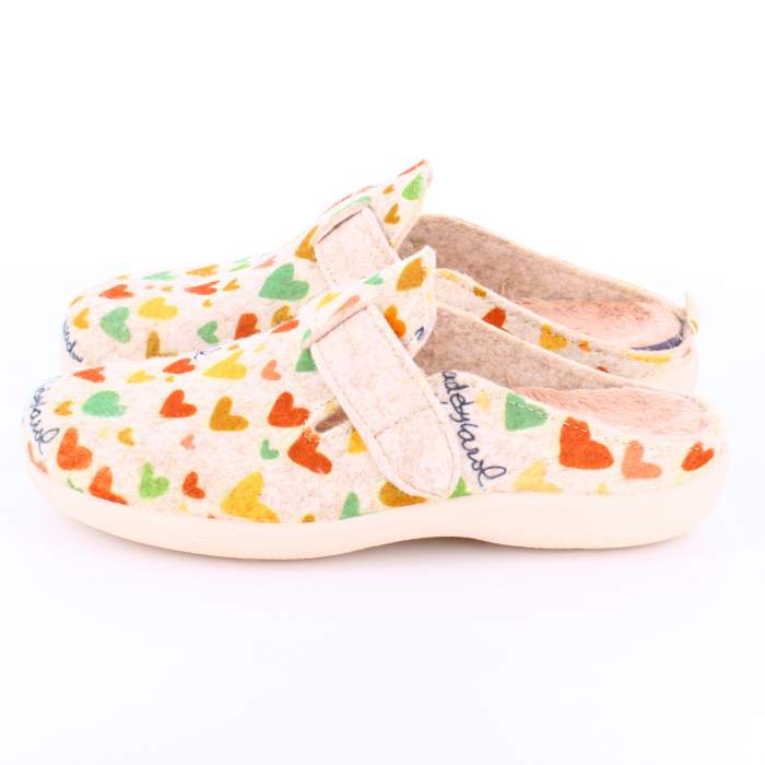 Zapatillas de estar por casa con corazones Zapatillas de estar por casa con corazones