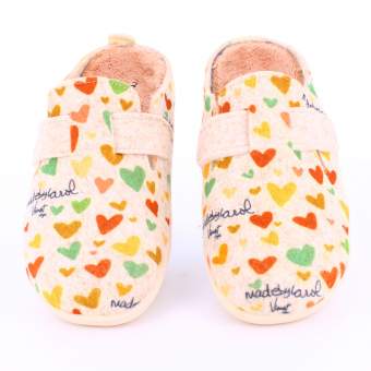 Zapatillas de estar por casa tipo zueco con ilustraciones de madebycarol en color beige