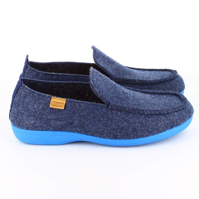 vista lateral de zapatillas de estar por casa en color azul marino