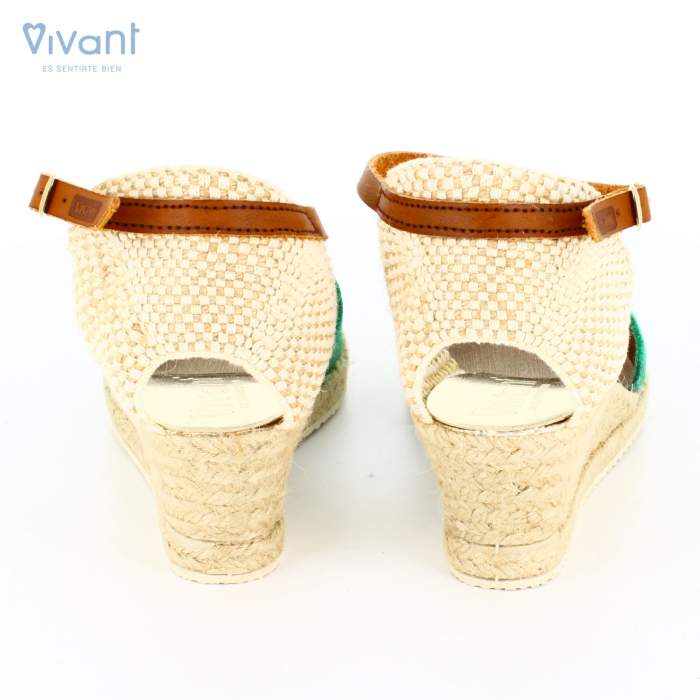 Vista trasera de las cuñas de esparto para señora con tira en piel
