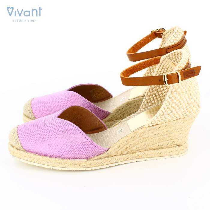 vista lateral de las cuñas de yute para señora de vivant especiales para verano