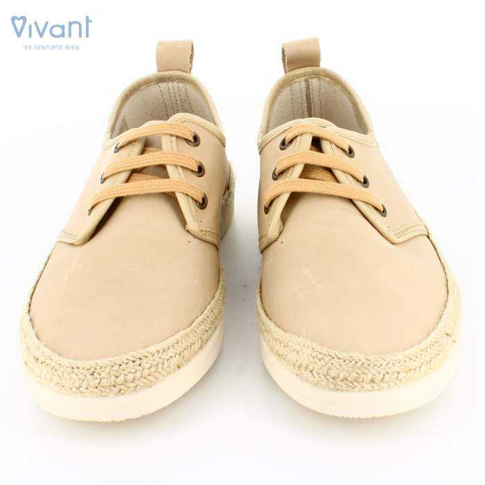 vista frontal de los zapatos para hombre en color beige de vivant