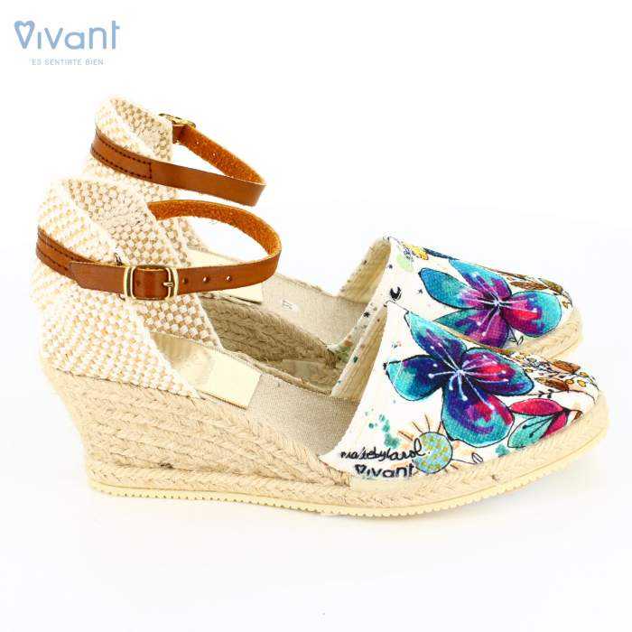 sandalias de diseño original en color blanco con ilustracion