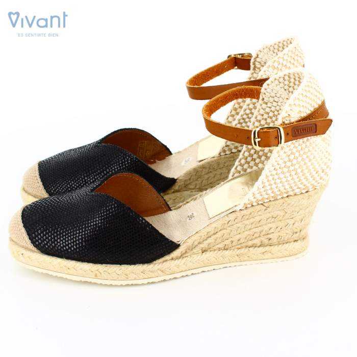 vista lateral de sandalias de yute para mujer