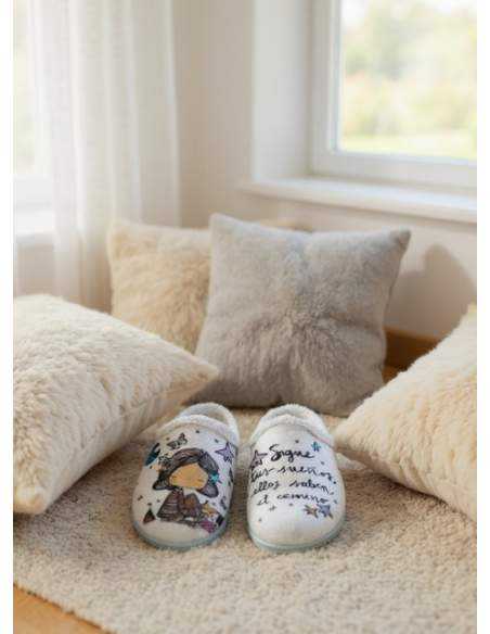 Zapatilla de Casa "Sigue tus sueños ellos saben el camino" Everest Gris